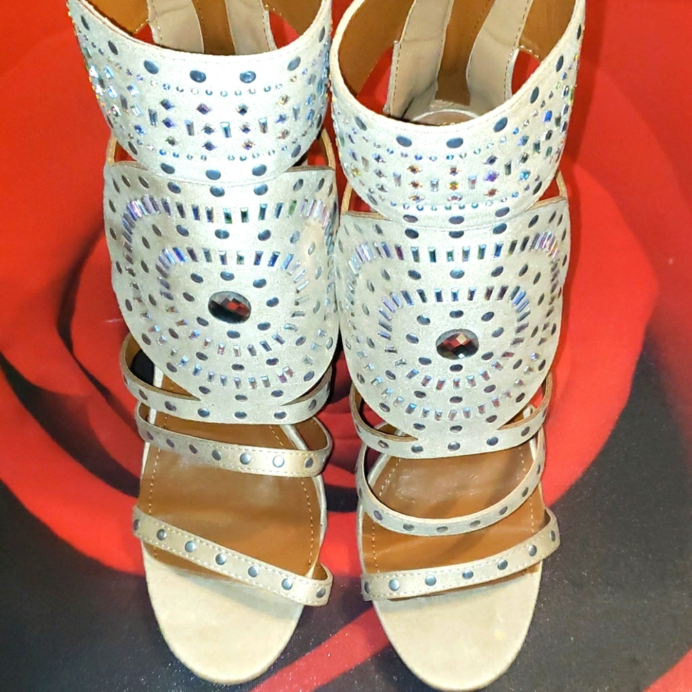 Cape Robbin Heels - Picture 4 of 7